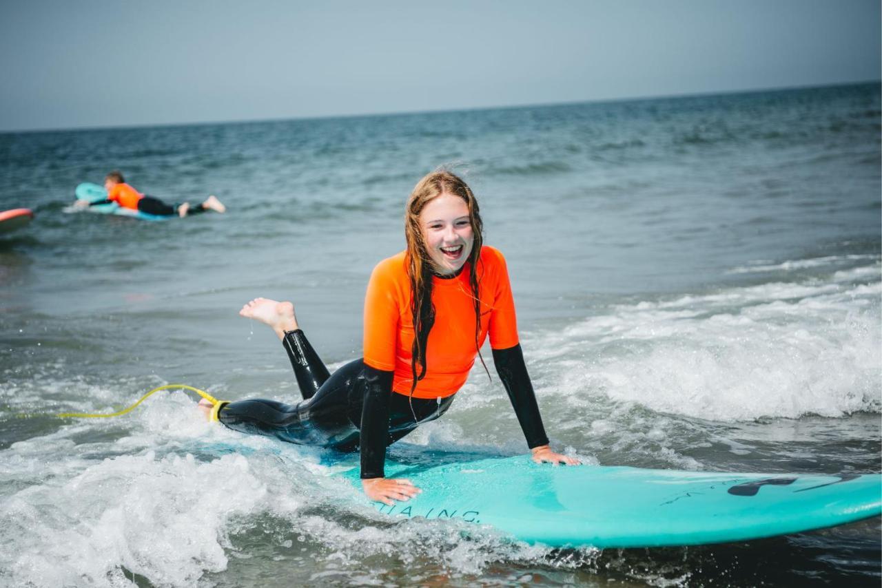 Family & Surfhostel Petten Exterior photo