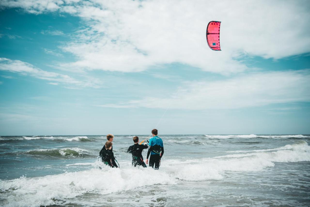 Family & Surfhostel Petten Exterior photo