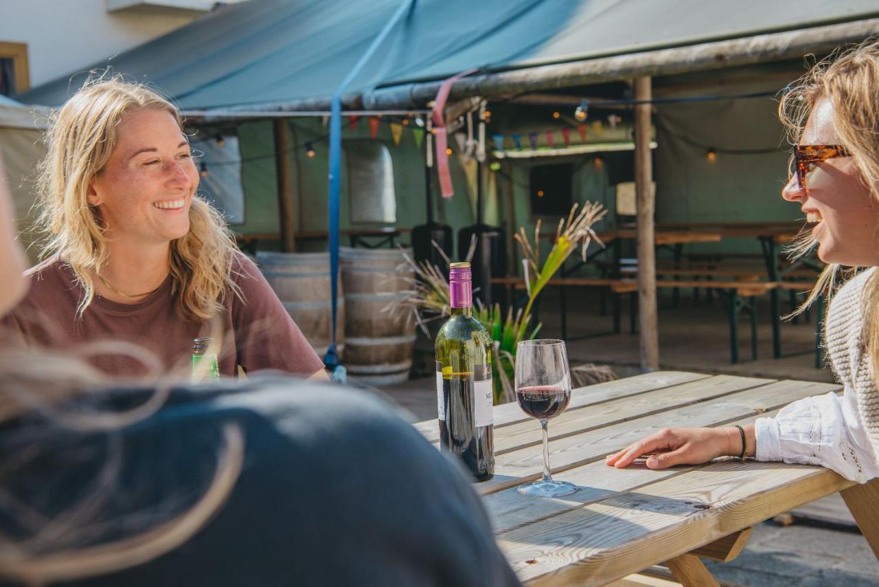 Family & Surfhostel Petten Exterior photo